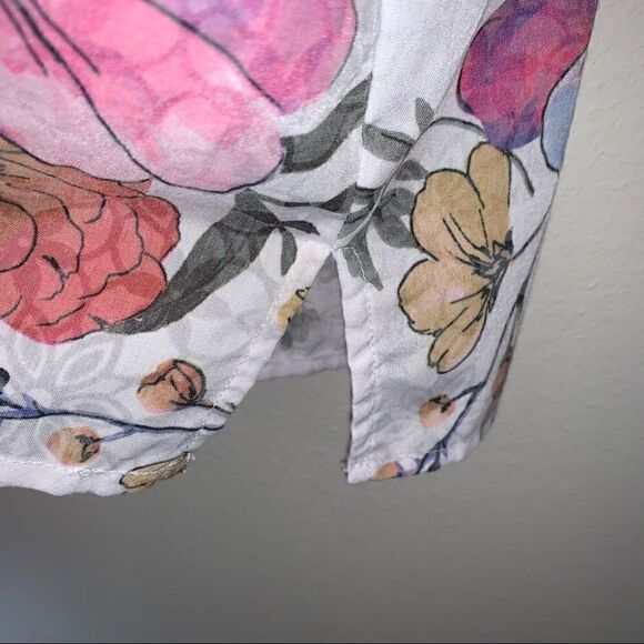 Alfred Dunner Floral Print Roll Tab Short Sleeve Button Front Top - Picture 6 of 7